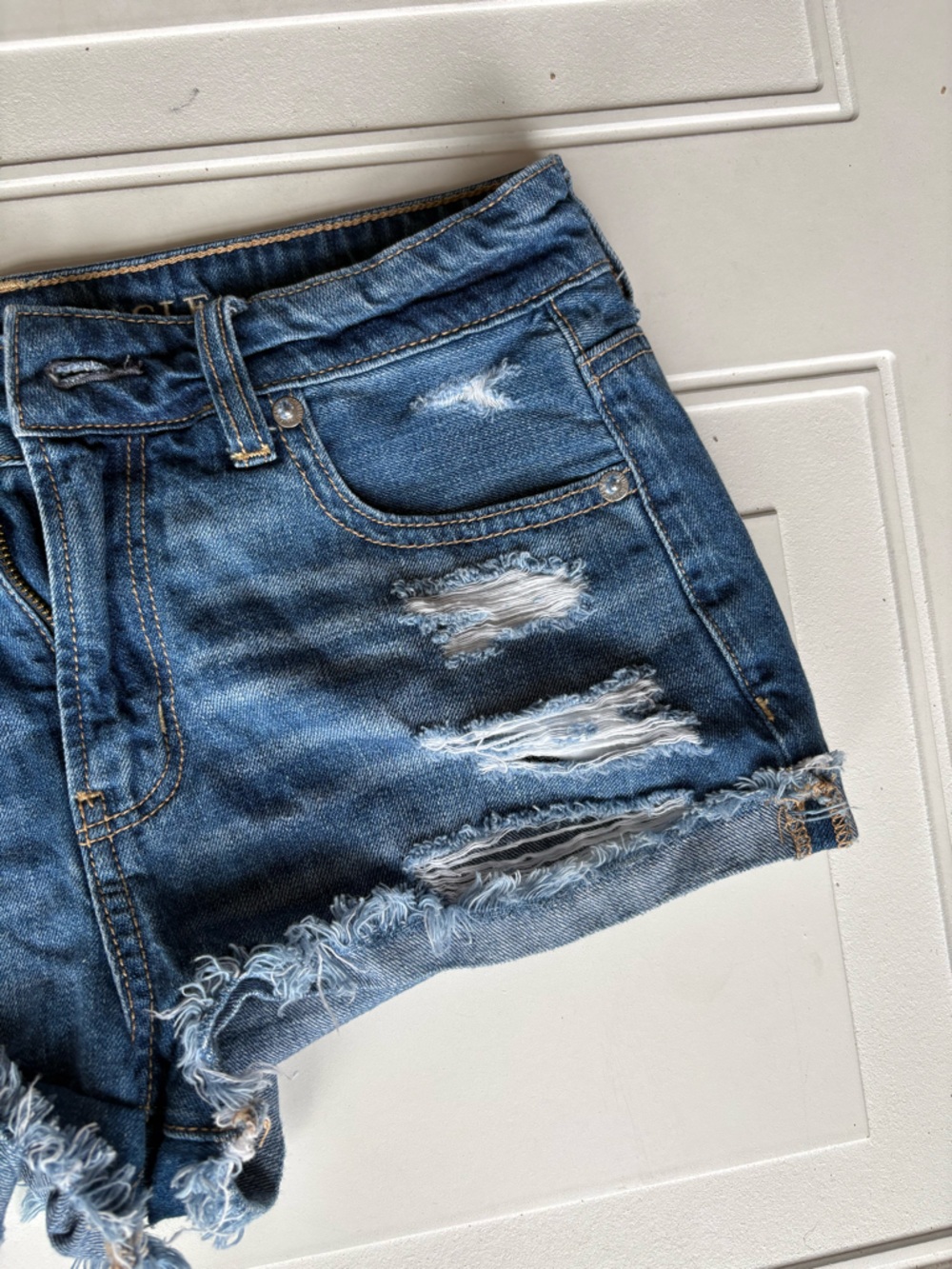 American Eagle Women’s Tomgirl Shortie Denim Jean Shorts Distressed Size 4 - Picture 3 of 6